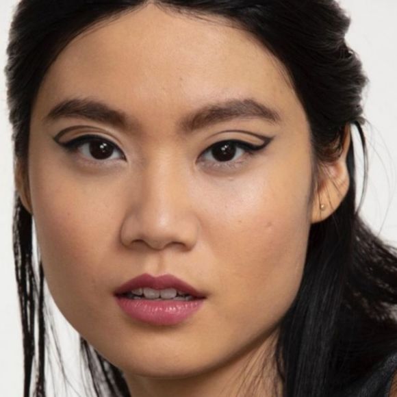 Smashbox Halo Healthy Glow All-In-One Tinted Moisturizer Broad Spectrum SPF 25 - Picture 6 of 14